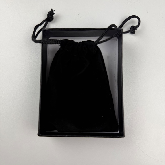 Macy's Men Onyx Bead Silver Tone Pave Barrel Accent Stretch Bracelet - Picture 5 of 6